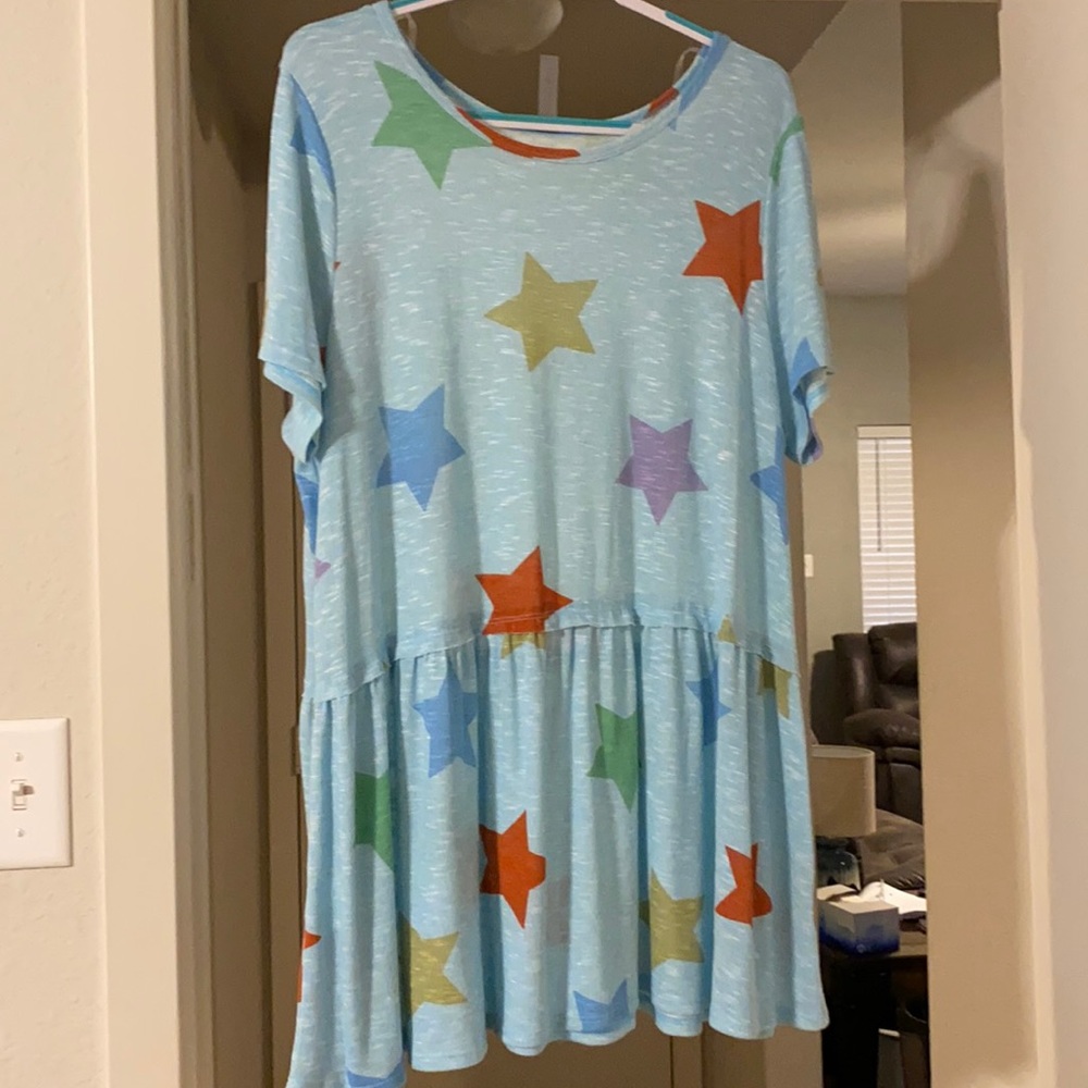 Honeyme curvy babydoll style stars tunic top. Size XL